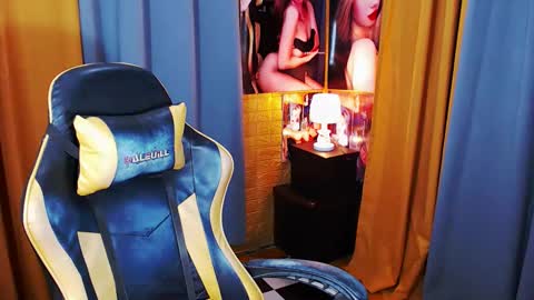 Snapshot of aurakharisma_xx chatting on 04.14.26 Miss awra online show from 04.14.26