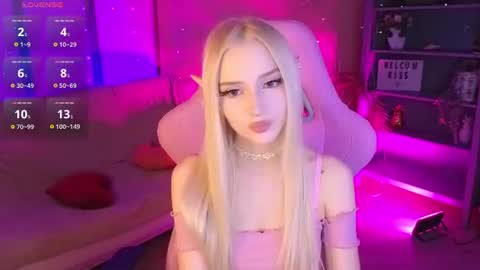 Snapshot of aurasanrise chatting on 07.18.26 Aura online show from 07.18.26