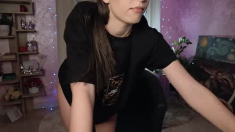 Snapshot of aurora_aksness chatting on 12.15.24 Aurora online show from 12.15.24