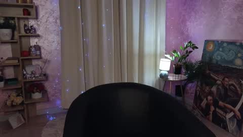 Snapshot of aurora_aksness chatting on 12.16.24 Aurora online show from 12.16.24