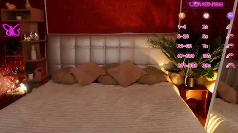 Snapshot of aurora_aksness chatting on 03.12.25 Aurora online show from 03.12.25