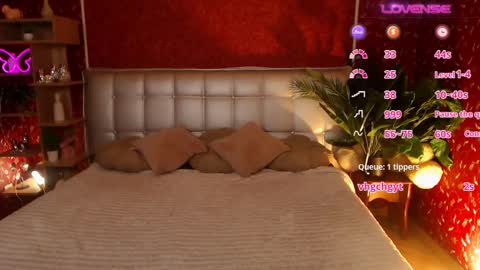 Snapshot of aurora_aksness chatting on 03.12.25 Aurora online show from 03.12.25