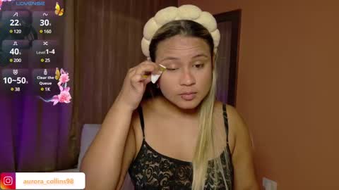 Snapshot of aurora_collins08 chatting on 02.11.25 aurora_collins08 online show from 02.11.25