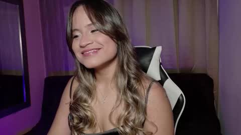 Snapshot of aurora_collins08 chatting on 11.12.25 aurora_collins08 online show from 11.12.25