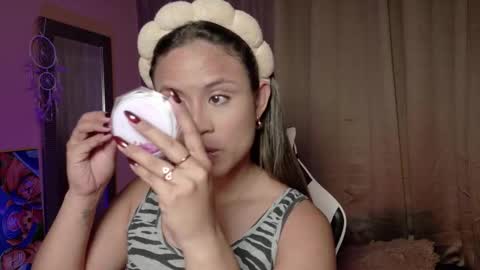 Snapshot of aurora_collins08 chatting on 11.14.25 aurora_collins08 online show from 11.14.25