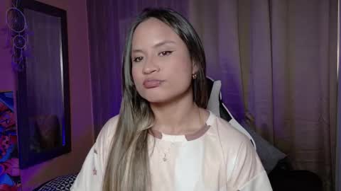 Snapshot of aurora_collins08 chatting on 11.25.25 aurora_collins08 online show from 11.25.25