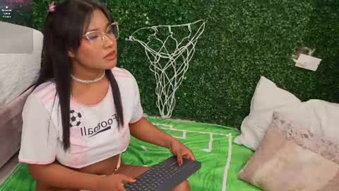 Snapshot of aurora_cruz chatting on 06.12.26 aurora_cruz online show from 06.12.26