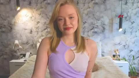 Snapshot of aurora_golden chatting on 06.11.26 Kate online show from 06.11.26