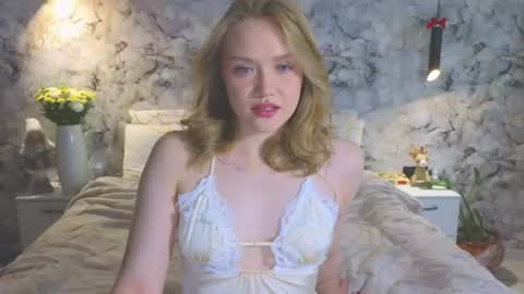 Snapshot of aurora_golden chatting on 06.12.26 Kate online show from 06.12.26
