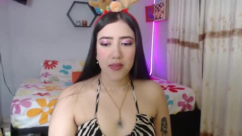 Snapshot of aurora_shy_ chatting on 12.11.24 Aurora online show from 12.11.24