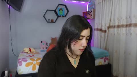 Snapshot of aurora_shy_ chatting on 02.18.25 Aurora online show from 02.18.25