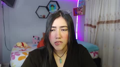 Snapshot of aurora_shy_ chatting on 02.18.25 Aurora online show from 02.18.25