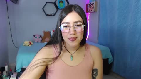 Snapshot of aurora_shy_ chatting on 03.11.25 Aurora online show from 03.11.25