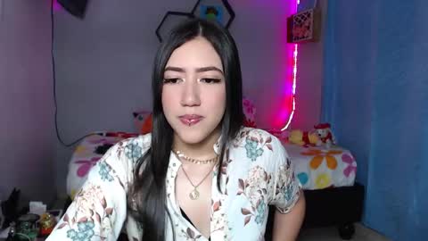 Snapshot of aurora_shy_ chatting on 09.10.25 Aurora online show from 09.10.25