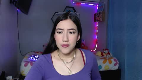 Snapshot of aurora_shy_ chatting on 09.12.25 Aurora online show from 09.12.25