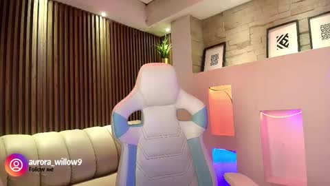 aurora_willow9 online show from 12.18.25