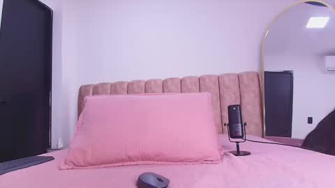 auroraa_miller online show from 02.02.26