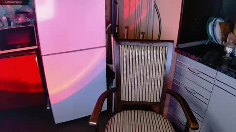 Snapshot of aurorablusssh_ chatting on 04.22.26 Aurora Follow me online show from 04.22.26
