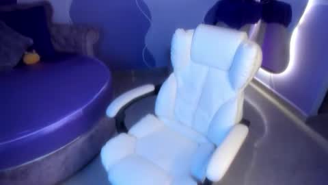 auroracute2 online show from 11.07.25