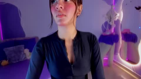 auroracute2 online show from 11.13.25