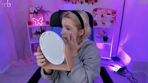 aurorawrenfield online show from 11.03.25