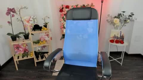 aurorawrenfield online show from 01.06.26