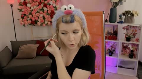 aurorawrenfield online show from 03.05.26