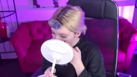 aurorawrenfield online show from 03.17.26