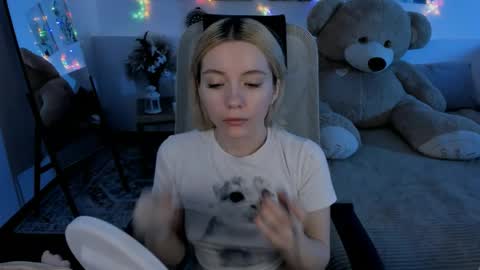 aurorawrenfield online show from 03.31.26