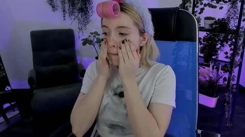 aurorawrenfield online show from 04.08.26