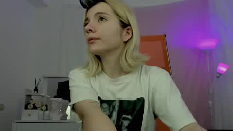 aurorawrenfield online show from 04.16.26