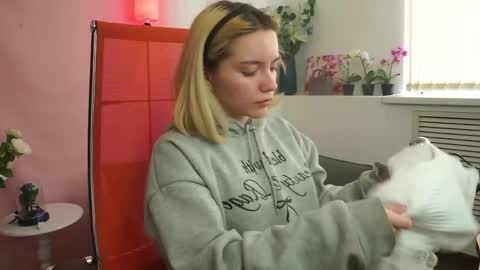 Snapshot of aurorawrenfield chatting on 04.25.26 aurorawrenfield online show from 04.25.26