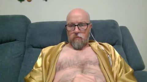 Snapshot of aussieguy73 chatting on 12.21.25 aussieguy73 online show from 12.21.25