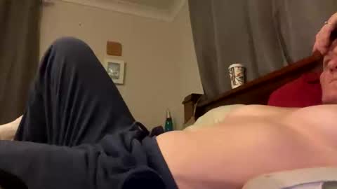 Snapshot of aussielovingxxx chatting on 04.25.26 Milf4u online show from 04.25.26