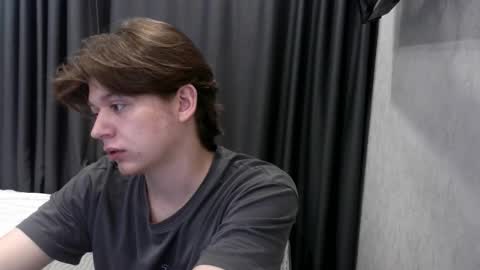 ausxuw online show from 10.21.25