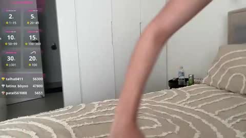 Ava  online show from 10.11.25