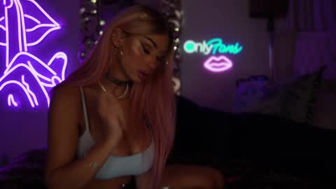 AvalonnFoxx online show from 12.14.24