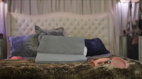 AvalonnFoxx online show from 12.29.24