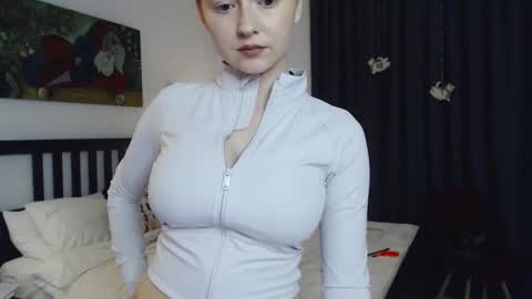 Snapshot of avani__gregg chatting on 11.15.25 avani__gregg online show from 11.15.25