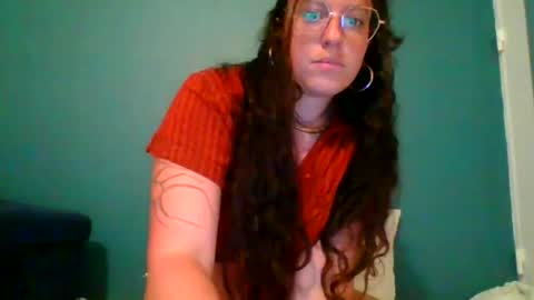 Snapshot of averagewifey chatting on 07.11.26 averagewifey online show from 07.11.26