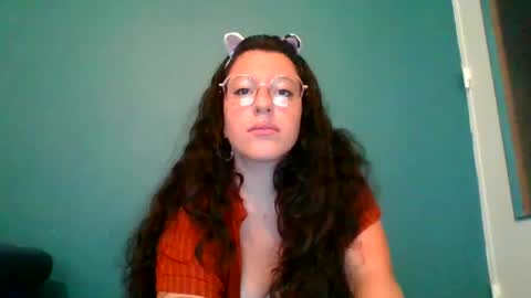 Snapshot of averagewifey chatting on 07.12.26 averagewifey online show from 07.12.26