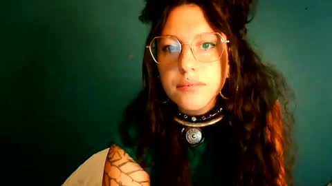 Snapshot of averagewifey chatting on 07.13.26 averagewifey online show from 07.13.26