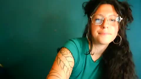 Snapshot of averagewifey chatting on 07.14.26 averagewifey online show from 07.14.26