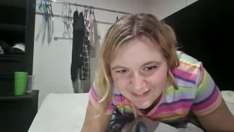 Snapshot of avery_doll21 chatting on 06.11.26 Avery Doll online show from 06.11.26