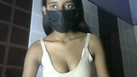 Snapshot of avery_lust01 chatting on 05.19.26 avery_lust01 online show from 05.19.26