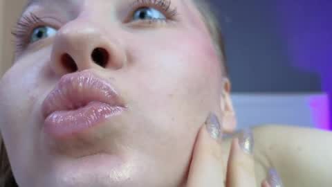 Snapshot of avgustina_love chatting on 04.11.26 avgustina_love online show from 04.11.26