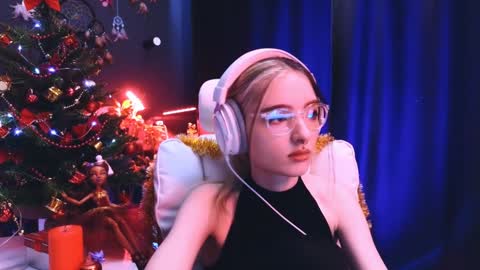 Avriel online show from 12.20.24