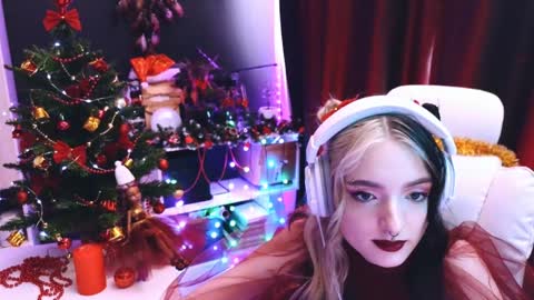 Avriel online show from 12.26.24