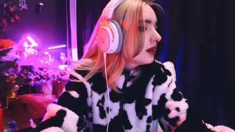 Avriel online show from 01.17.25