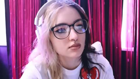 Avriel online show from 02.23.25